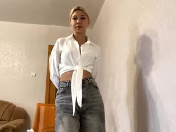 Elaineskillan, 18 years old, Goal -->??Show my belly?? Hey guys! It's my first day;) #new #18 #cute #teen #young [34 tokens remaining], webcam photo