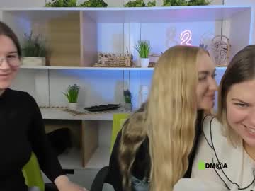 Elara_jadie, GOAL: make me happy [68 tokens remaining] Welcome to my room! #smoke #new #blonde #shy #prettygirl #, webcam photo