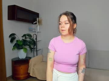 Elenn_minty, 18 years old, Tongue play close-up #shy #natural #new #18 #young [19 tokens remaining], webcam photo