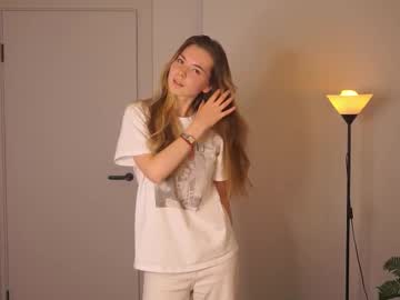 Elizabethennals, 18 years old, #new g: Our eyes look at each other -  Hello im Elizabeth I'm 18 years old,  here im #shy #teen #young #18 [8 tokens remaining], webcam photo