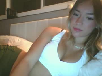 Ellenasmith, 18 years old, hihi its my 1st day :) also just turned 18 im nervouss #18 #new #young #skinny #shy, webcam photo