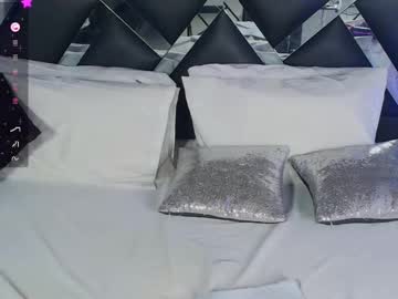 Squirting cam girl Emily_stonnee age 30 yrs live now