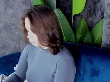 Erica_elliott, 19 years old, GOAL: for a good day [14 tokens remaining] Welcome to my room! #shy #curvy #18 #lovense #bigass, webcam photo