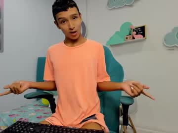 Live gay cam model Estyler_1820 yrs streaming now in HD