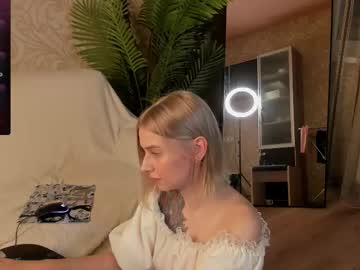 Eva_simons51, 20 years old, Squeeze the chest [39 tokens left] #mistress #blonde #feet #femdom #18, webcam photo