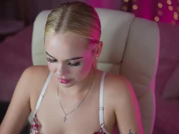 Evacrush, GOAL: Sexy Dance Naked [88 tokens remaining] Let's make this day full of fun! #new #blond #ass #18 #feet, webcam photo