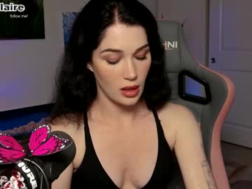 Live cam performer Evelynclaire streaming now