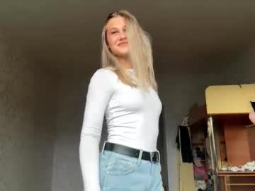 Exienewbery, 18 years old, ?Eyes close to cam? Hi, I'm Eva? I'm #18, just started here — so #new and a little #shy... I'm #young, all #natural [13 tokens remaining], webcam photo
