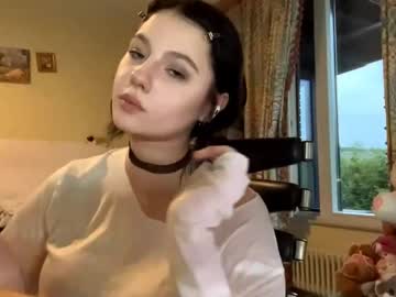 Fairy_hug, 18 years old, Eira here ? Goal: My eyes close to cam #new #18 #cute #shy #young [7 tokens remaining], webcam photo