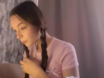 Farahmantifel, 18 years old, GOAL: ?10 jumps for me? [95 tokens remaining] Hi. #new #18 #teen #cute #shy, webcam photo