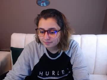 Squirting cam girl Feelina_firesoul age 23 yrs live now