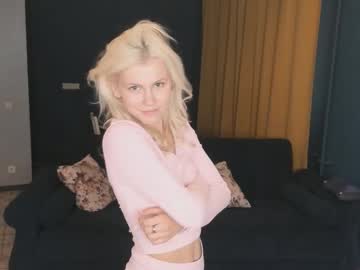 Feveraura, 18 years old, Hey Hey! Call me Olivia I am new here? Goal: tease my shorts))) #new #18 #skinny #shy #bigass [161 tokens remaining], webcam photo