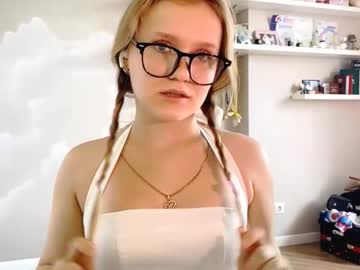 Fionaconlin, 18 years old, GOAL: Play with my bra strap -- Hello! My name is Jean and i'm #new here and little bit #shy, but curious. Let's fun together<3 #18 #bigass #natural [23 tokens remaining], webcam photo