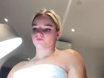 Live cam performer Fitbbyy streaming now