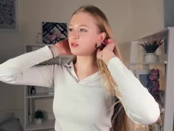 Flame_in_lips, 18 years old, ?goal: suck finger close to cam?hey, i'm Arianna  #new #18 #cute #shy #smile [60 tokens remaining], webcam photo