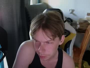 Muscle cam star Fluffy_boney, 23 yrs