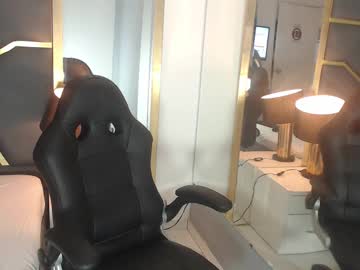 Squirting cam girl Genesismorris age 18 yrs live now