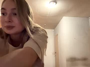 Geniaberke, 18 years old, GOAL: Soft massage my boobs #18 #teen #new #shy #young [31 tokens remaining], webcam photo
