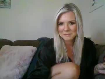 Georgialewis, Welcome to my room - till 22:30 GMT! ;) - Goal: Strip naked & try on outfits [922 tokens left] #bigboobs #milf #blonde #oil #new #outfits, webcam photo