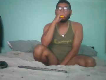 Live gay cam model Gillunafukit32 yrs streaming now in HD
