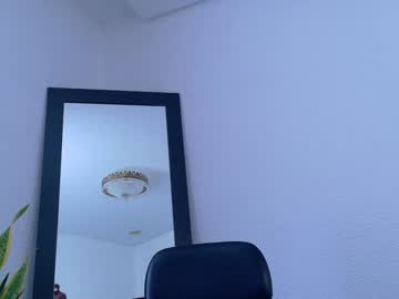 Girlnextd00r_ • squirt • EU • public