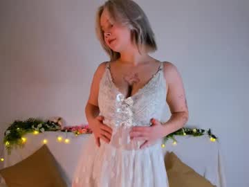 Gooodgirlll, 18 years old, GOAL:Show my tongue   <3  Welcome to my room! ?I'm #18 years old, a #new model and very #shy. Be polite to me #skinny #bigboobs [61 tokens remaining], webcam photo