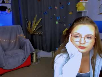 Gretta_lucky, 23 years old, GOAL: first goal [289 tokens remaining] Welcome to my room! #feet #brunette #18 #shy #new, webcam photo
