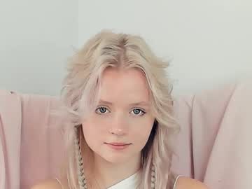 Hanaszot, 18 years old, Hi guys,I #new here Goal:Lets dance with pilow^^ #young  me #18 and I #shy #natural [0 tokens remaining], webcam photo