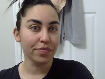 Squirting cam girl Heatwavee age 99 yrs live now