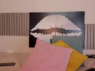 Squirting cam girl Helena_cole live now