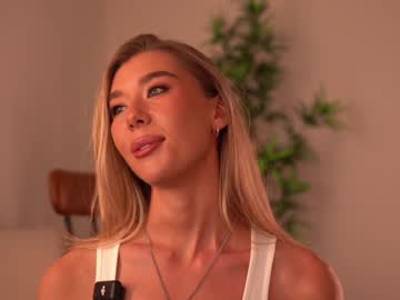 Live cam performer Heyhorny_cb streaming now