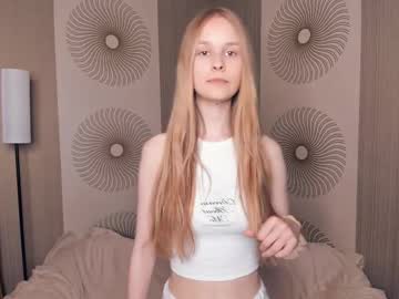 Holleymoon, 18 years old, Eyes Contact #18 #shy #teen #new #blonde [13 tokens remaining], webcam photo