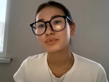 Huimccoyle, 18 years old, GOAL:Stand up and show outfit ?  Help me do 15 thumb ups!?  <3 My name Yuki!! I am a #new and #young model on CB #18 #natural #shy [20 tokens remaining], webcam photo