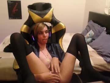 Live twink cam Iemmaxox, age 28 yrs nude and streaming
