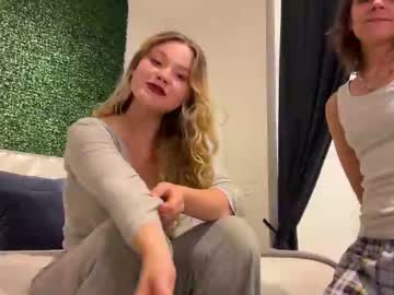Iheartcassie2844, 18 years old, twerk with boobs out for full song, happy Monday ! pvt is open ;) #horny  #new #18 #lush #blonde [1445 tokens remaining], webcam photo