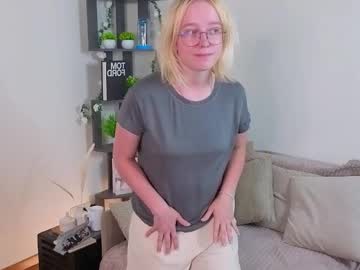 Ilenechrabaszcz, 18 years old, GOAL:Hands under top, touch my boobs  #blonde me now  #18 [60 tokens remaining], webcam photo