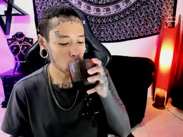 Live gay cam model Ink_u_buzz25 yrs streaming now in HD