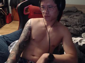 Skinny Asian cam girl Iphoneuser1995 live in HD