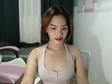 Skinny Asian cam girl Itzme_marga11 live in HD