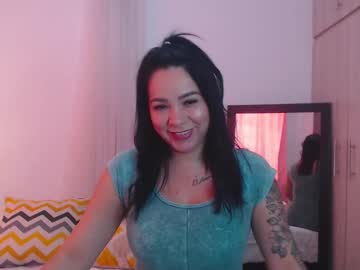 juli_go - Live Performer