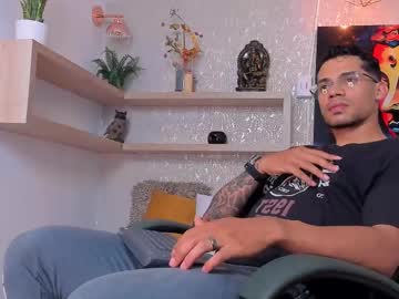 Muscle cam star Kai_blaze_, 25 yrs