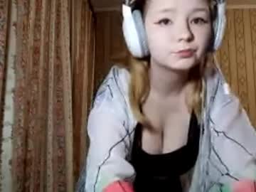 Karicynthia, 18 years old, GOAL >I feel a bit shy… but I want to try my first soft dance for you ;3< #new #18 #blond #cute #shy [29 tokens remaining], webcam photo