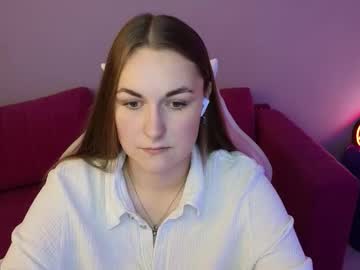 Katiewarrd, 18 years old, comb my gorgeous hair? [75 tokens left] Hello everyone, this is my first day here, let's get acquainted ! #new #18 #shy, webcam photo