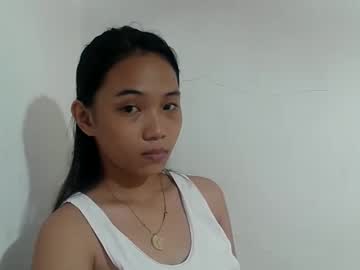 Skinny Asian cam girl Katrinapinay18 live in HD