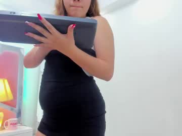 Kayladevin1, 18 years old, GOAL: Slapping My Booty [19 tokens remaining] Innocent girl, do you want to pervert her? #bigass #curvy #latina #smalltits  #young, webcam photo