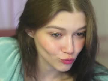 kelly_ember - Live EU Performer
