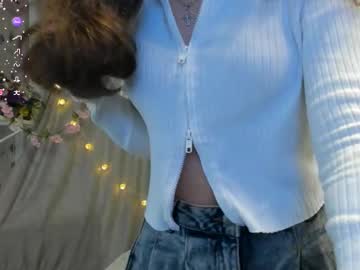Skinny Asian cam girl Kikilekikilele live in HD