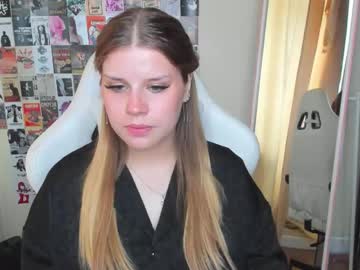 Kirakyler, 18 years old, GOAL: Tell me a secret about yourself [16 tokens remaining] Welcome to my room! #18 #blonde #nonude #lovense #new, webcam photo