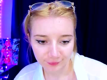 Kiss_venera, 18 years old, GOAL: massage my tits [111 tokens remaining] Hello! I'm Molly :) This is my first day here <3 #shy #18 #new #pregnant #blondy, webcam photo