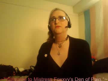 Kitsuneartemis • femdom41y • Alberta, Canada • public